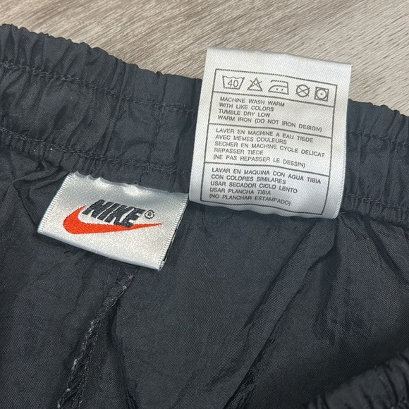 Vintage Nike Black Embroidered Logo Zippered Leg Nylon Windbreaker Track Pants S - Picture 8 of 8